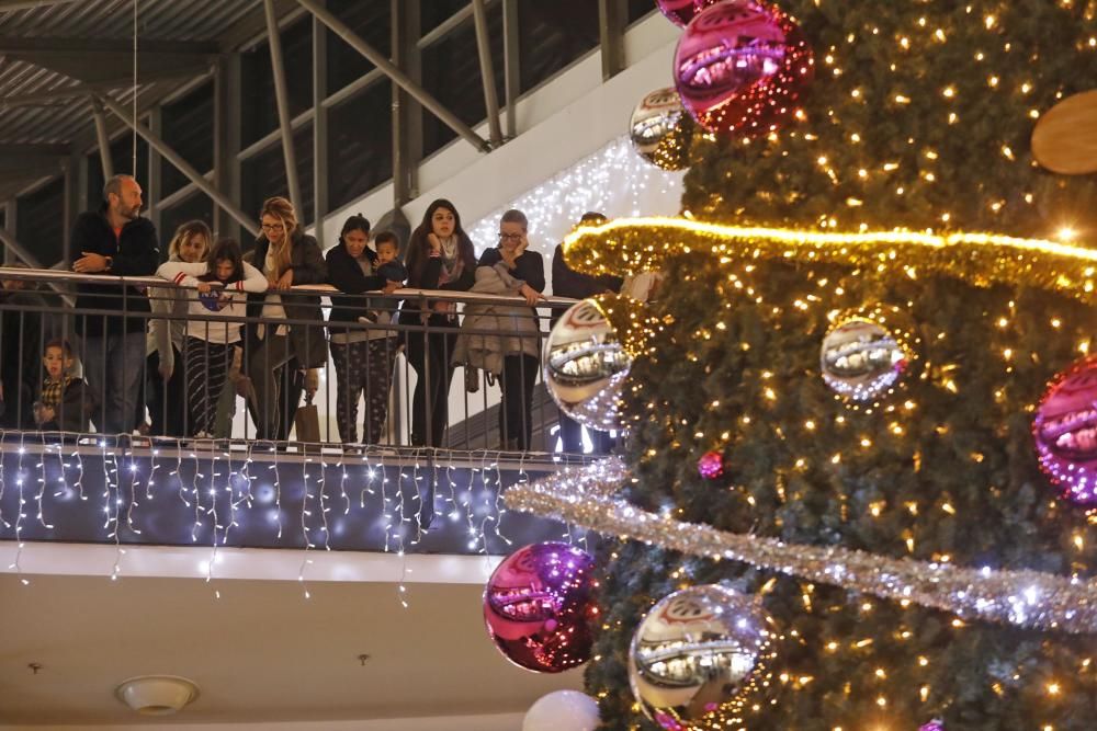 Encesa dels llums de Nadal de l'Espai Gironès amb els Marrecs de Salt