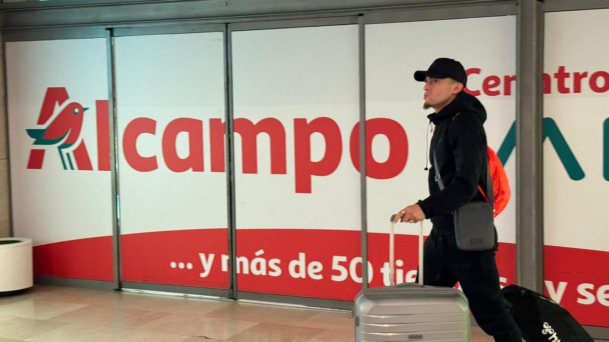 Yanis Rahmani llega a Tenerife cedido por el Eibar y listo para ser inscrito