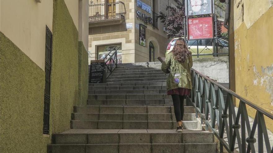 El Ayuntamiento de Cáceres afirma que la escalera mecánica de Alzapiernas es &quot;la única solución&quot;