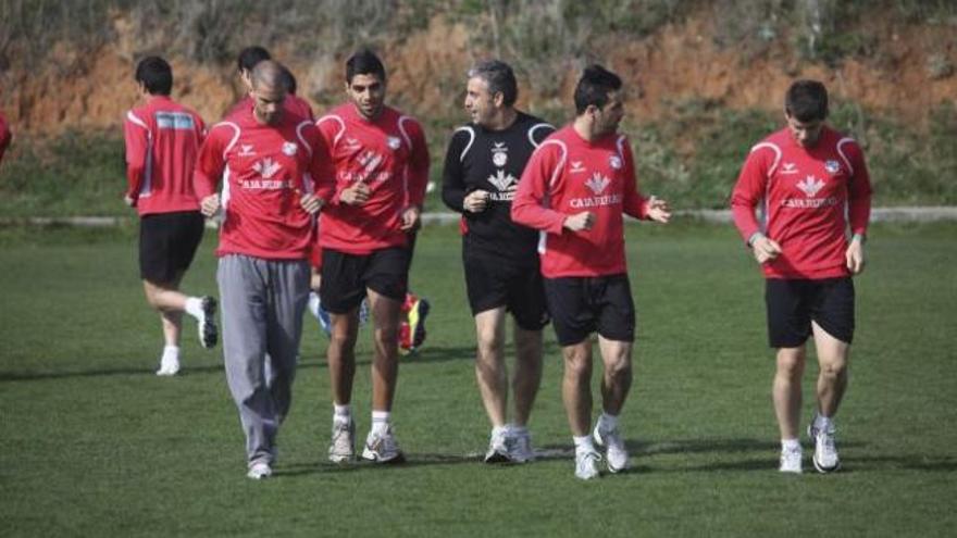 Componentes de la plantilla del Zamora durante el último entrenamiento.