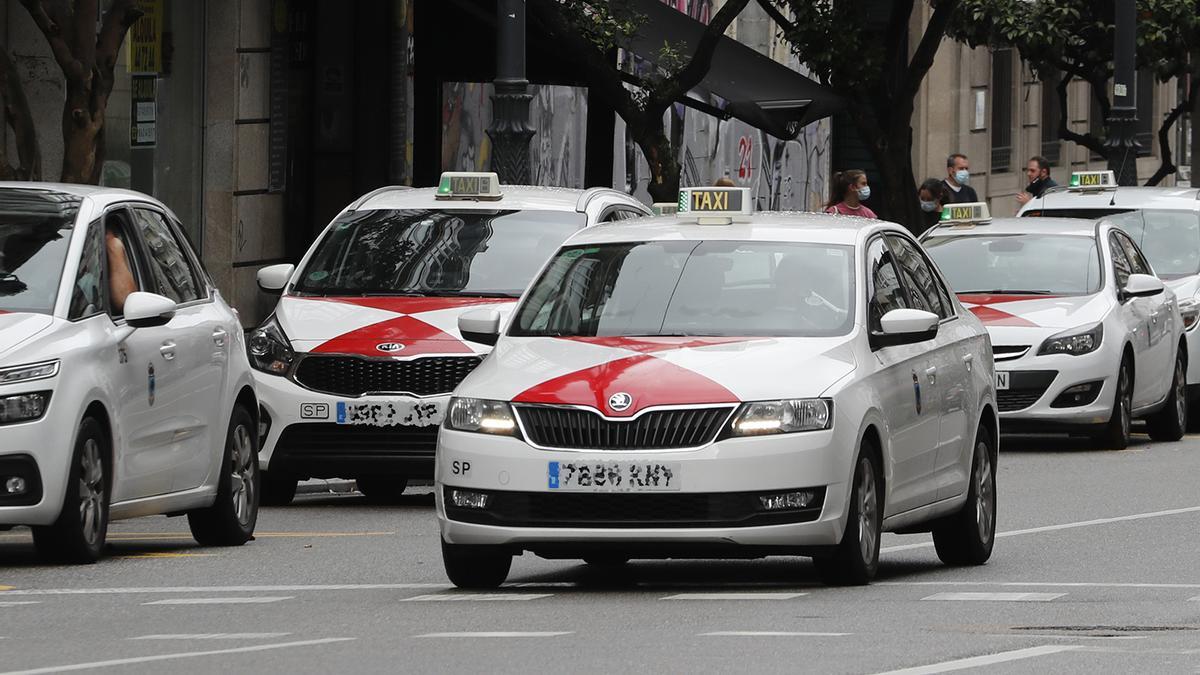 Taxis en una parada de Vigo.