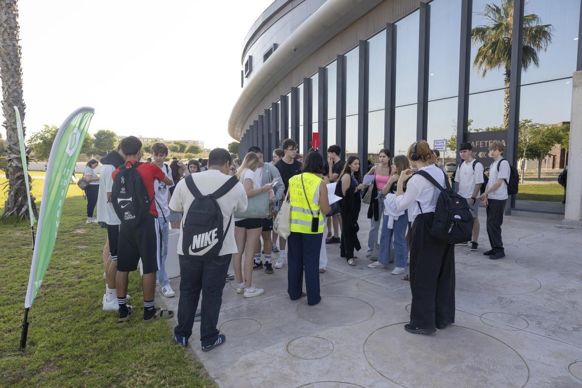 Arrancan los exámenes de la EBAU 2026 en el Auditorio de Torrevieja