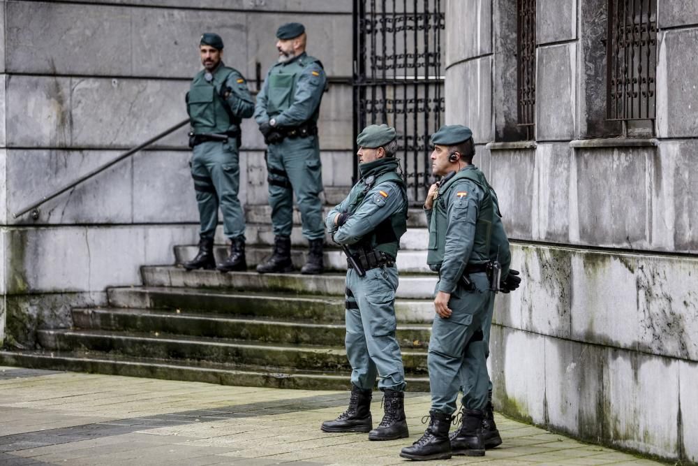 La Guardia Civil registra la sede de UGT en Asturias