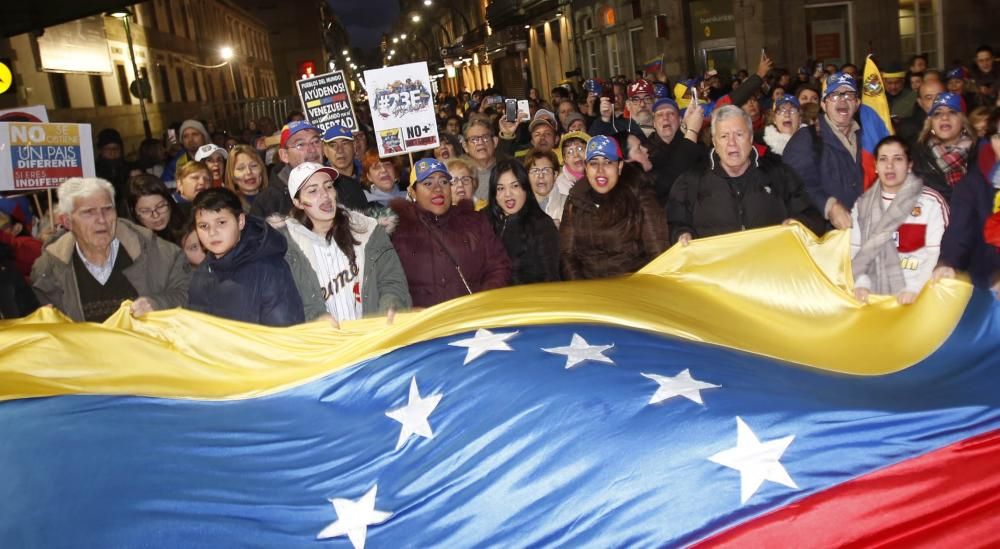 Los manifestaciones se reunieron en la farola de Urzáiz