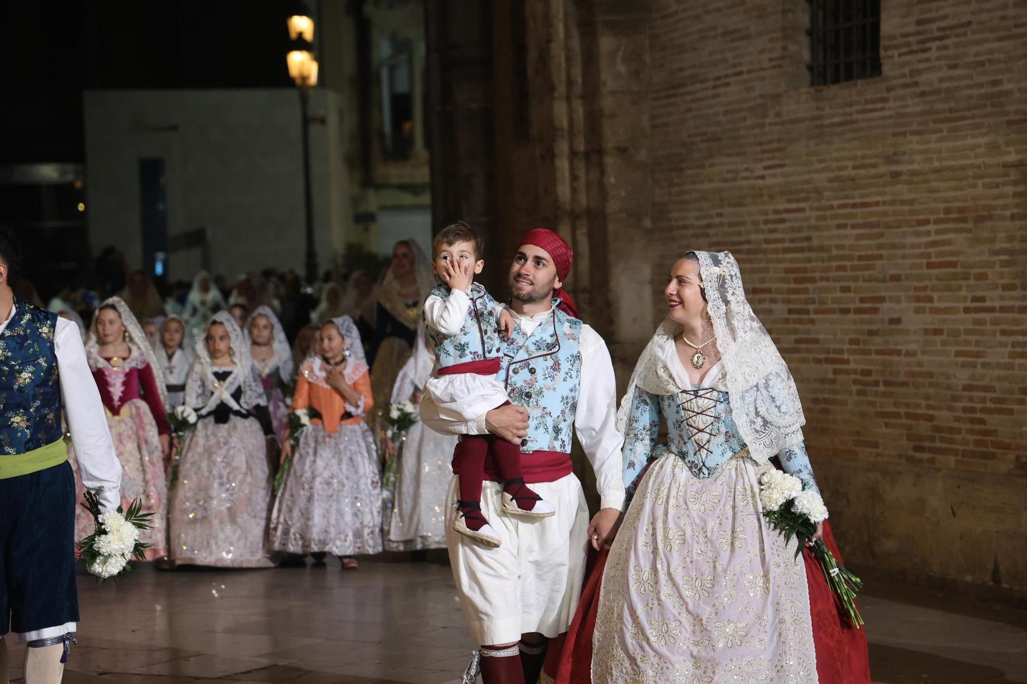 Ofrenda 18 de marzo. Calle de la Paz (23-24)