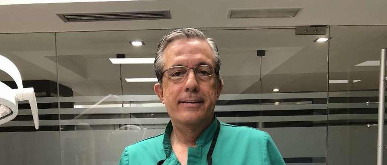 Segundo R. Grandío, presidente del Colexio de Dentistas. // FdV