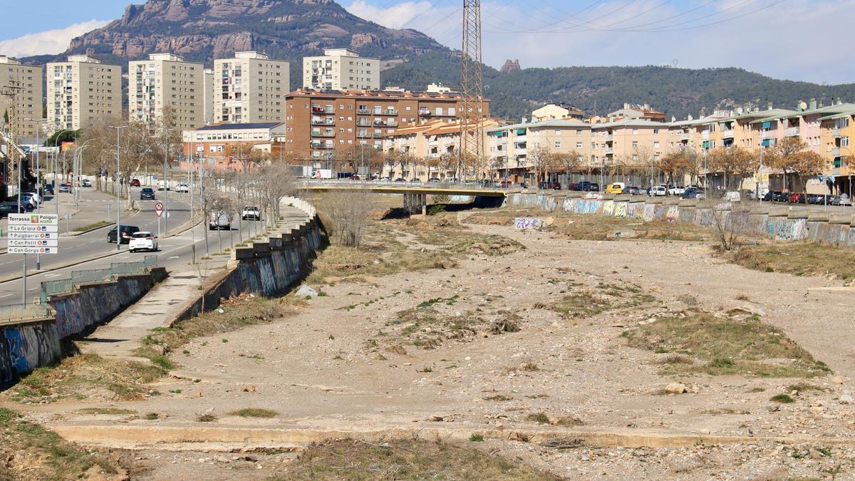 La Riera de las Arenas de Terrassa con la Muela de fondo