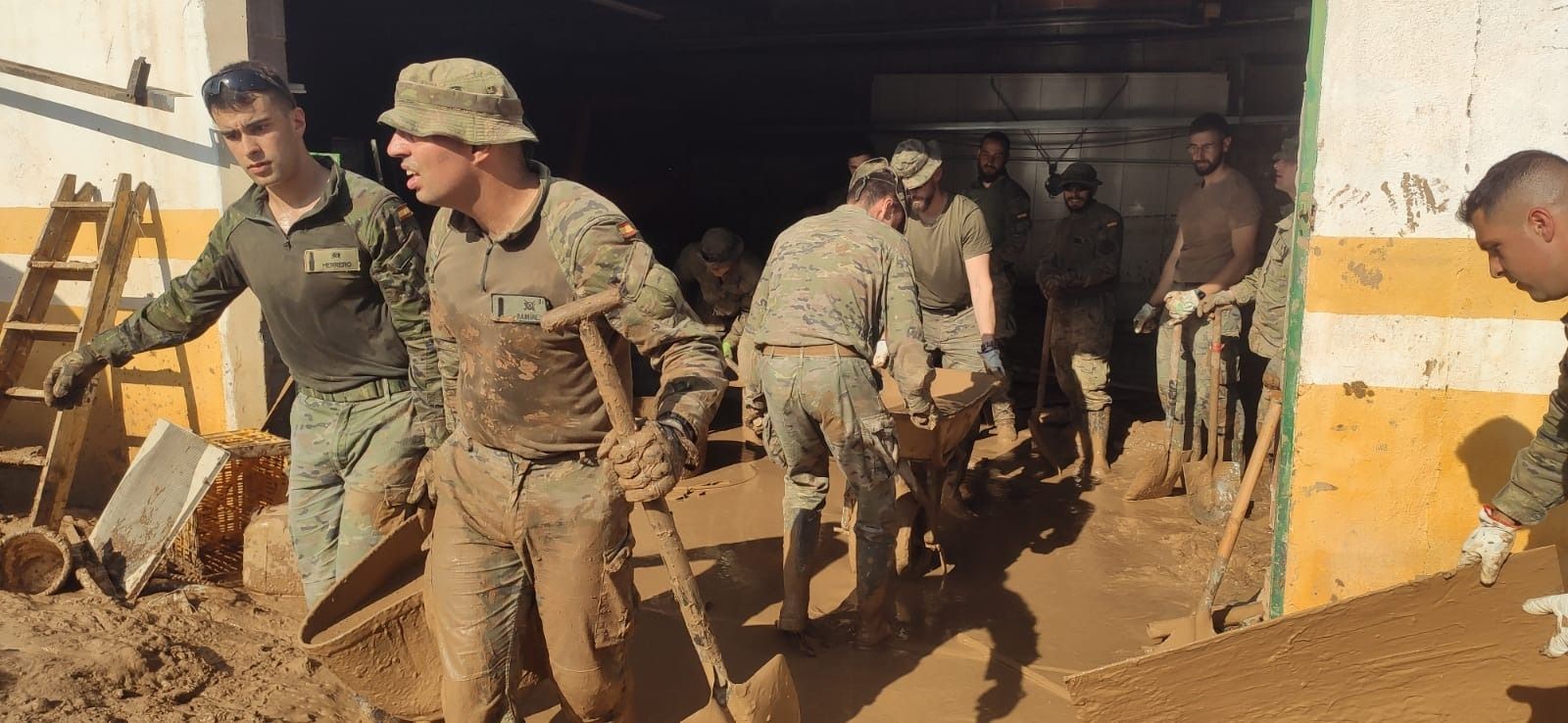 Militares de la BRIX siguen trabajando en la zona cero de la DANA