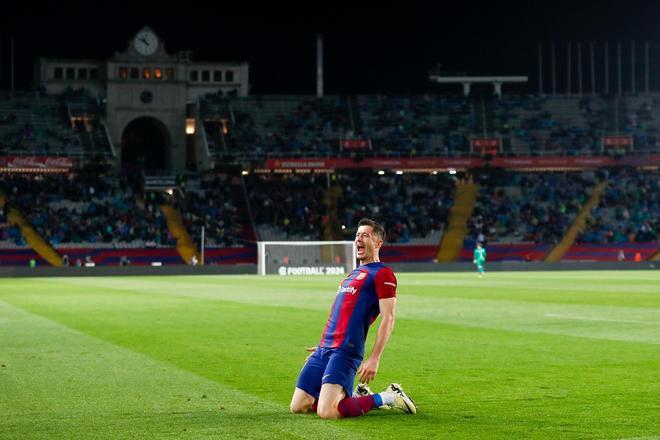 FC Barcelona - Valencia CF, el partido de la jornada 33 de LaLiga EA Sports, en imágenes.