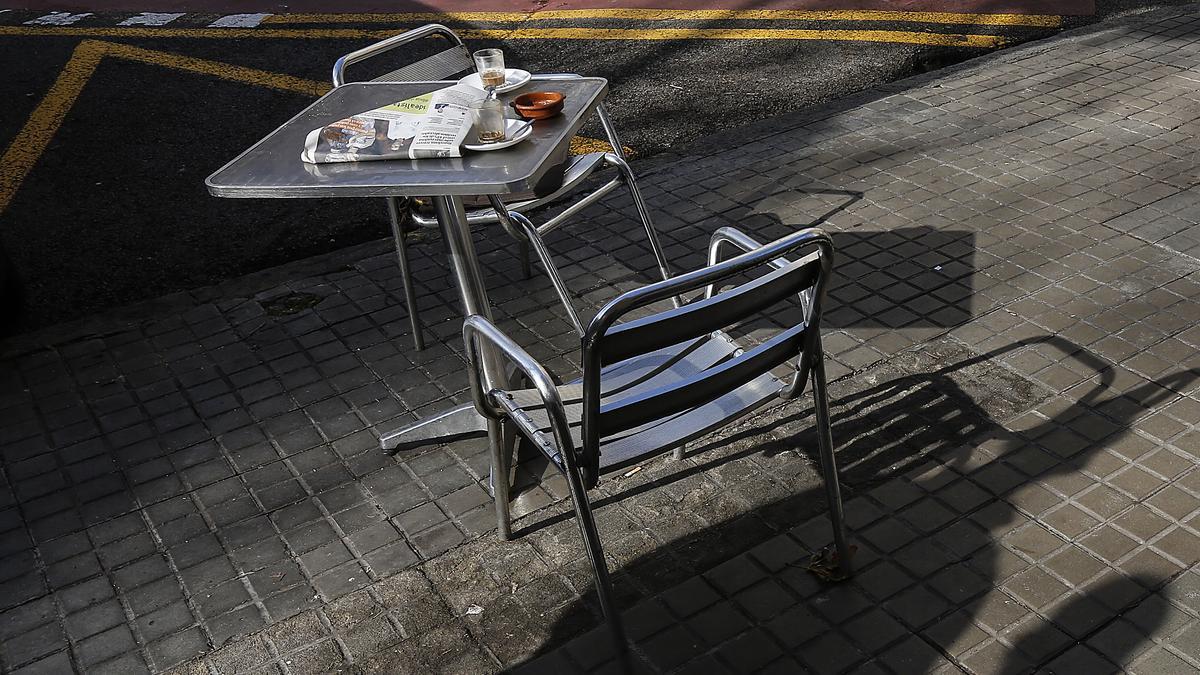 BARCELONA 31/1/2017 MI BARCELONA UNA MESA DE LA TERRAZA DEL BAR EN LA ESQUINA DE LA CALLE BRUC CON CONSELL DE CENT FOTO DE JULIO CARBO