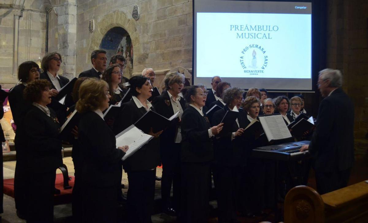 La Coral Benavente pone su voz al Preámbulo Musical de Pasión, organizado por la Junta Pro Semana Santa