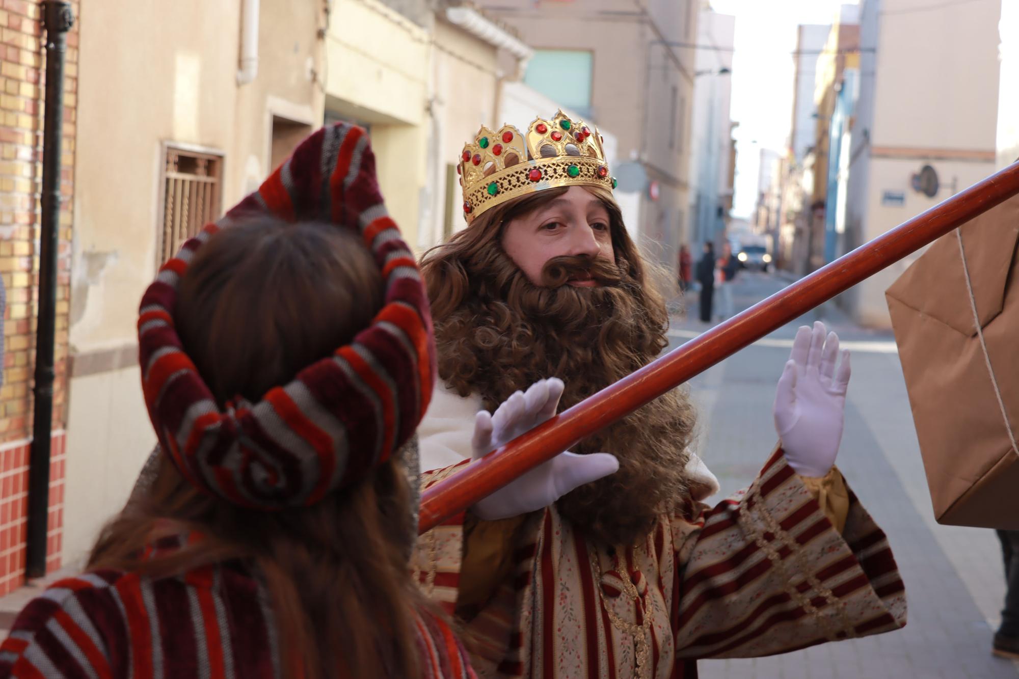 Los Reyes Mayos premian a los vecinos de Vila-real con cientos de regalos en este 2023