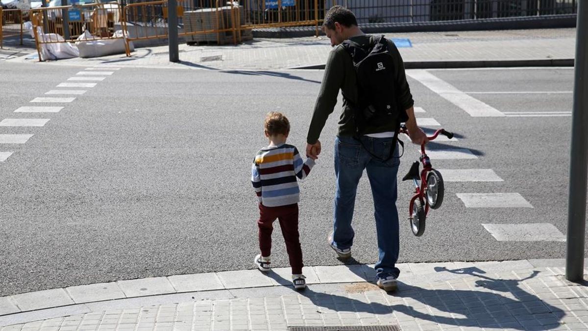 Primer dia que pueden salir los niños menores a la calle