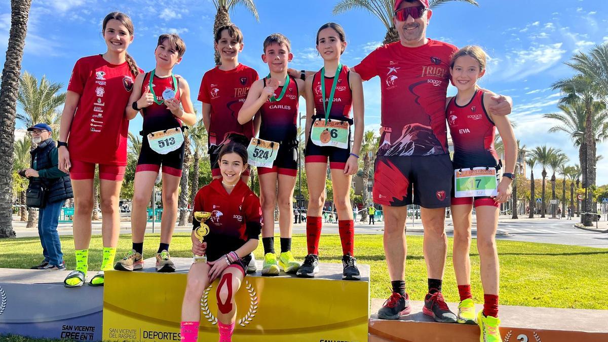 Representantes del CT Huracán en San Vicente del Raspeig.