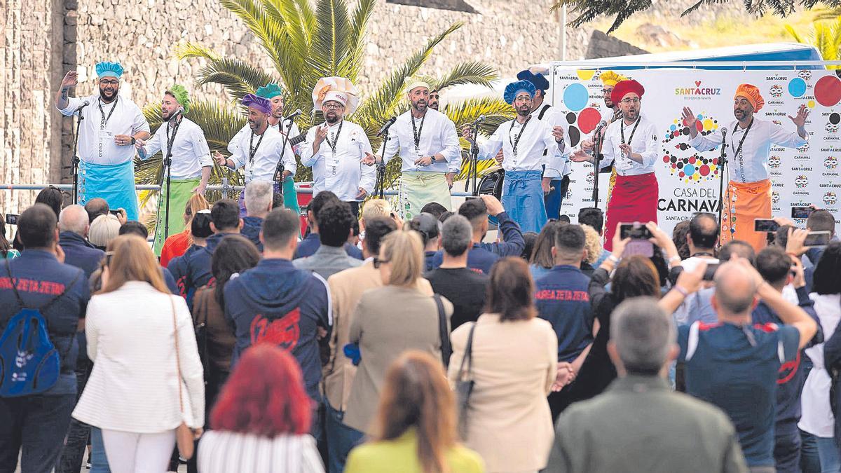 La Chirigota del Canijo y la murga Zeta Zetas amenizaron la tarde.