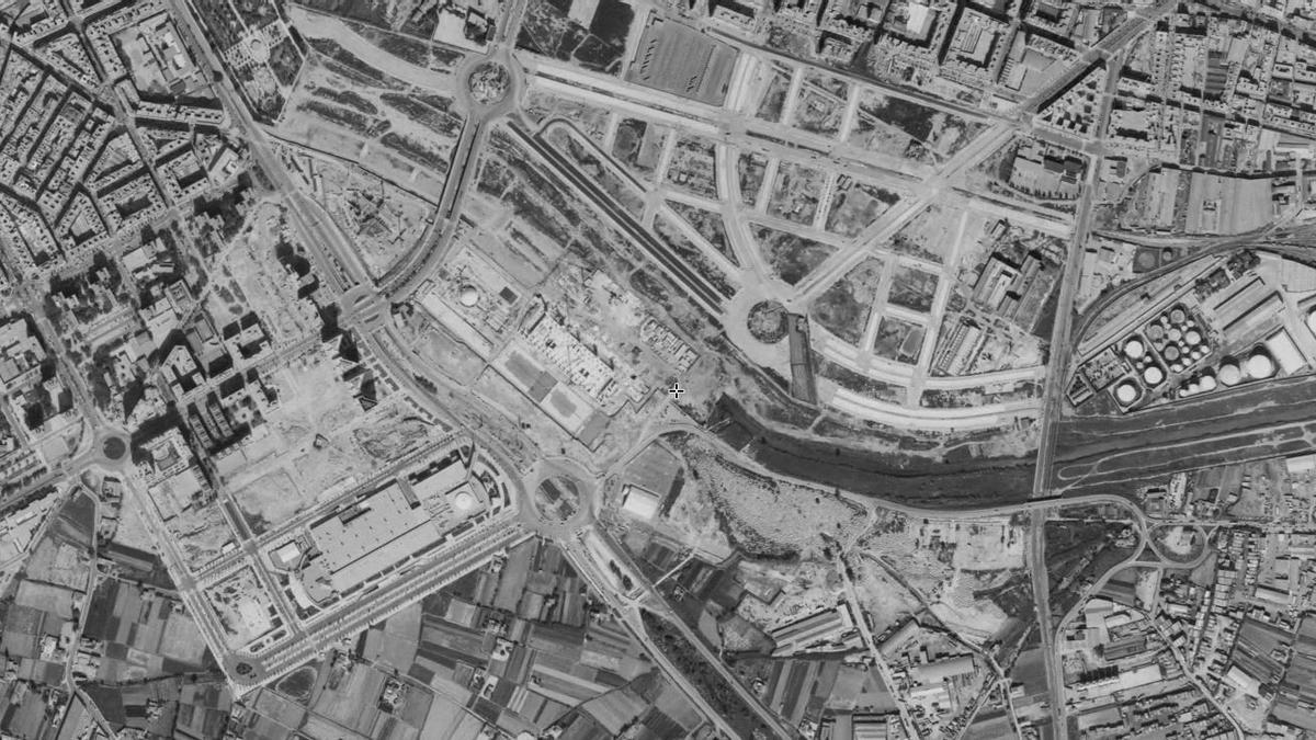 Imagen de satélite de València en 1997/98, zona de la Ciudad e las Artes y las Ciencias en construcción.