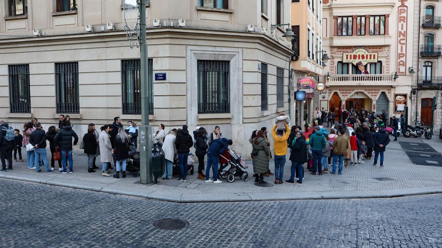 Colas para ver el Tirisiti en Alcoy