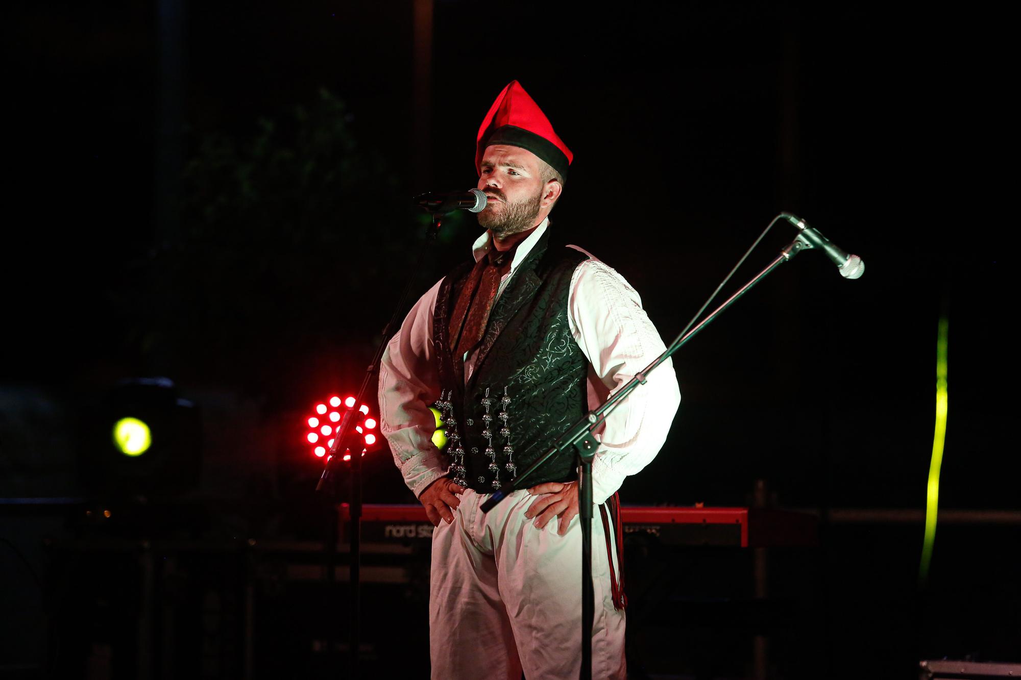 El Institut d'Estudis Eivissencs celebró su fiesta de la Nit de Sant Joan en Puig d'en Valls.