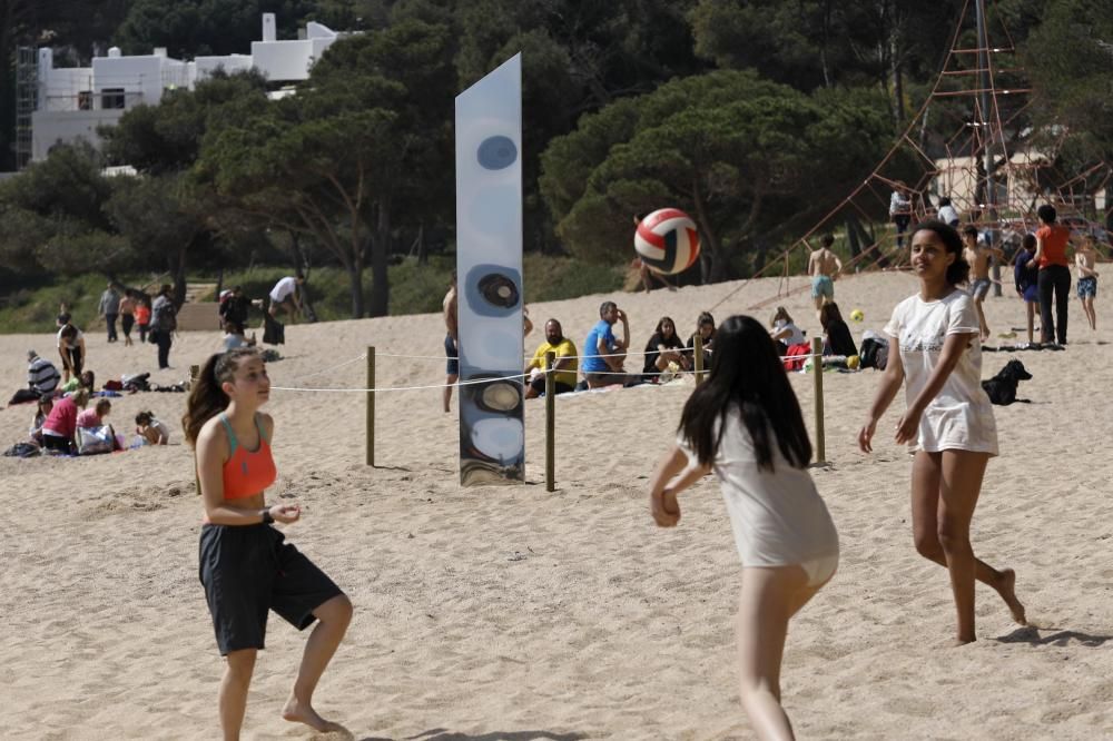 Apareix un misteriós monòlit a la platja de sa Conca