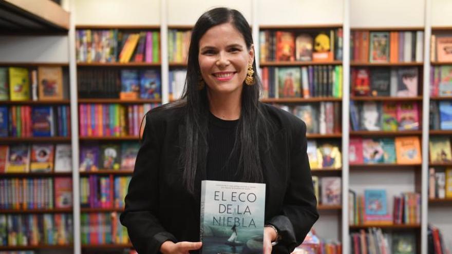La escritora Paula Deiros presenta su nuevo libro 'El eco de la niebla': "La gente quiere un 'spinoff' de algunos de los personajes que aparecen en la novela"