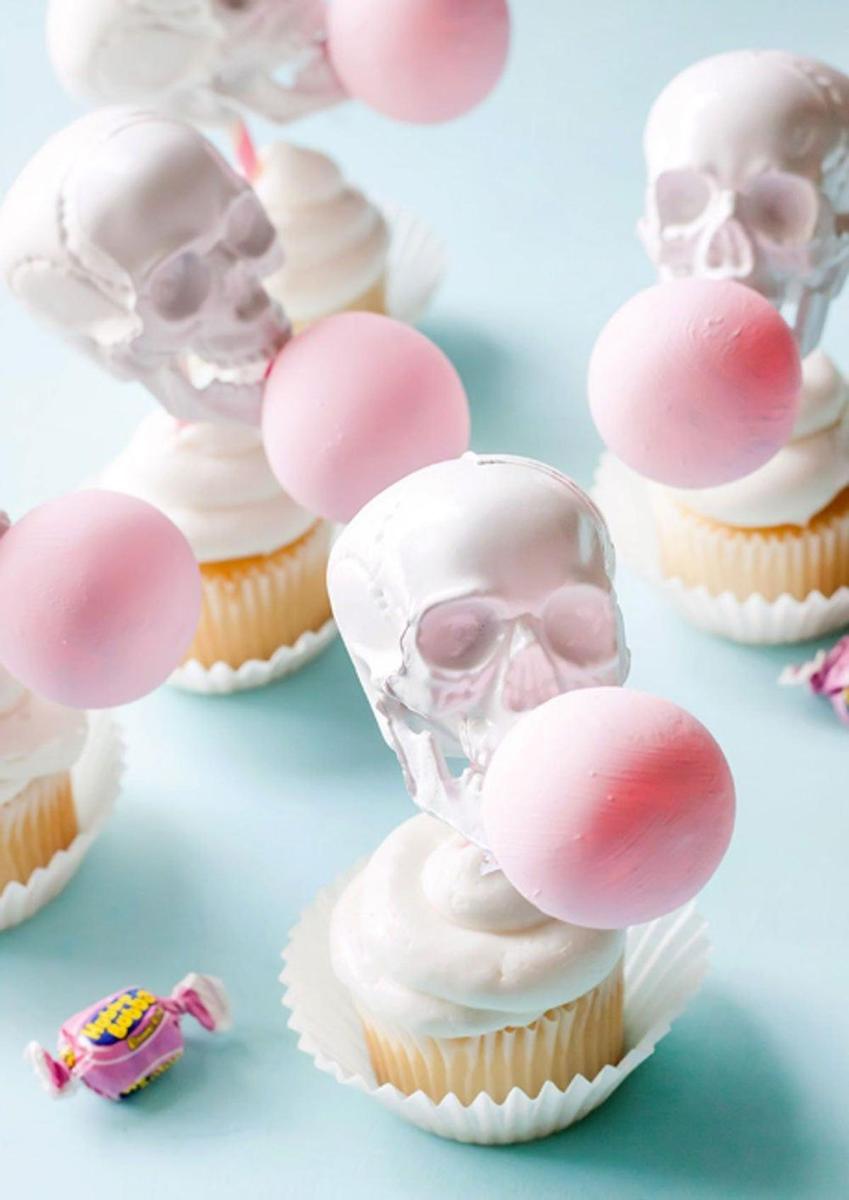 'Cupcakes' con calaveras masticando chicle