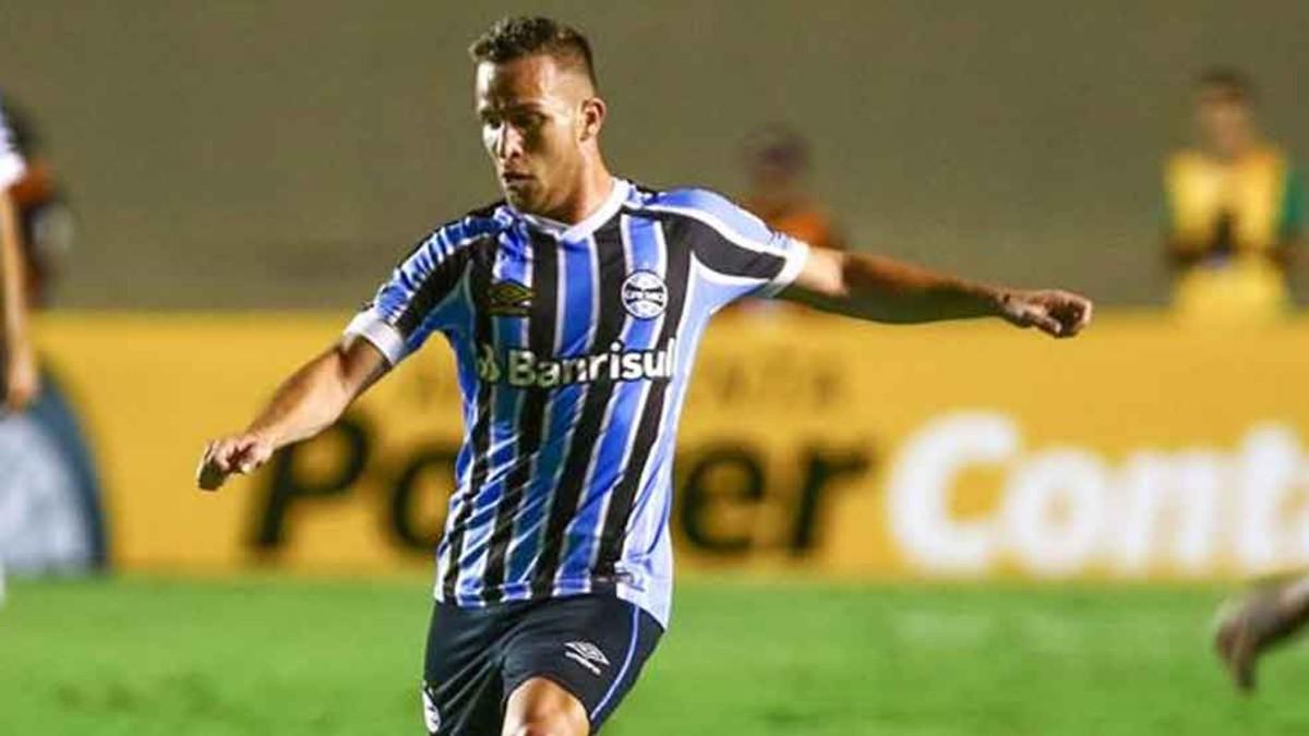 Arthur espera poder cambiar la camiseta del Gremio de Porto Alegre por la del FC Barcelona este verano