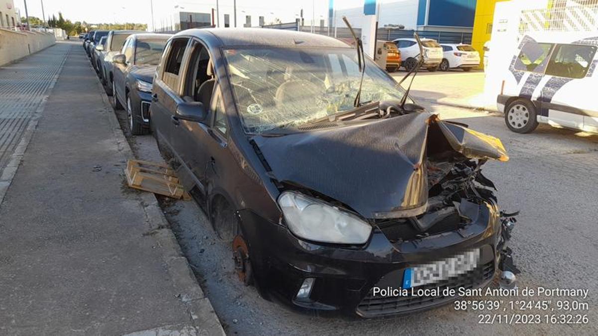 Vehículos abandonados en Sant Antoni