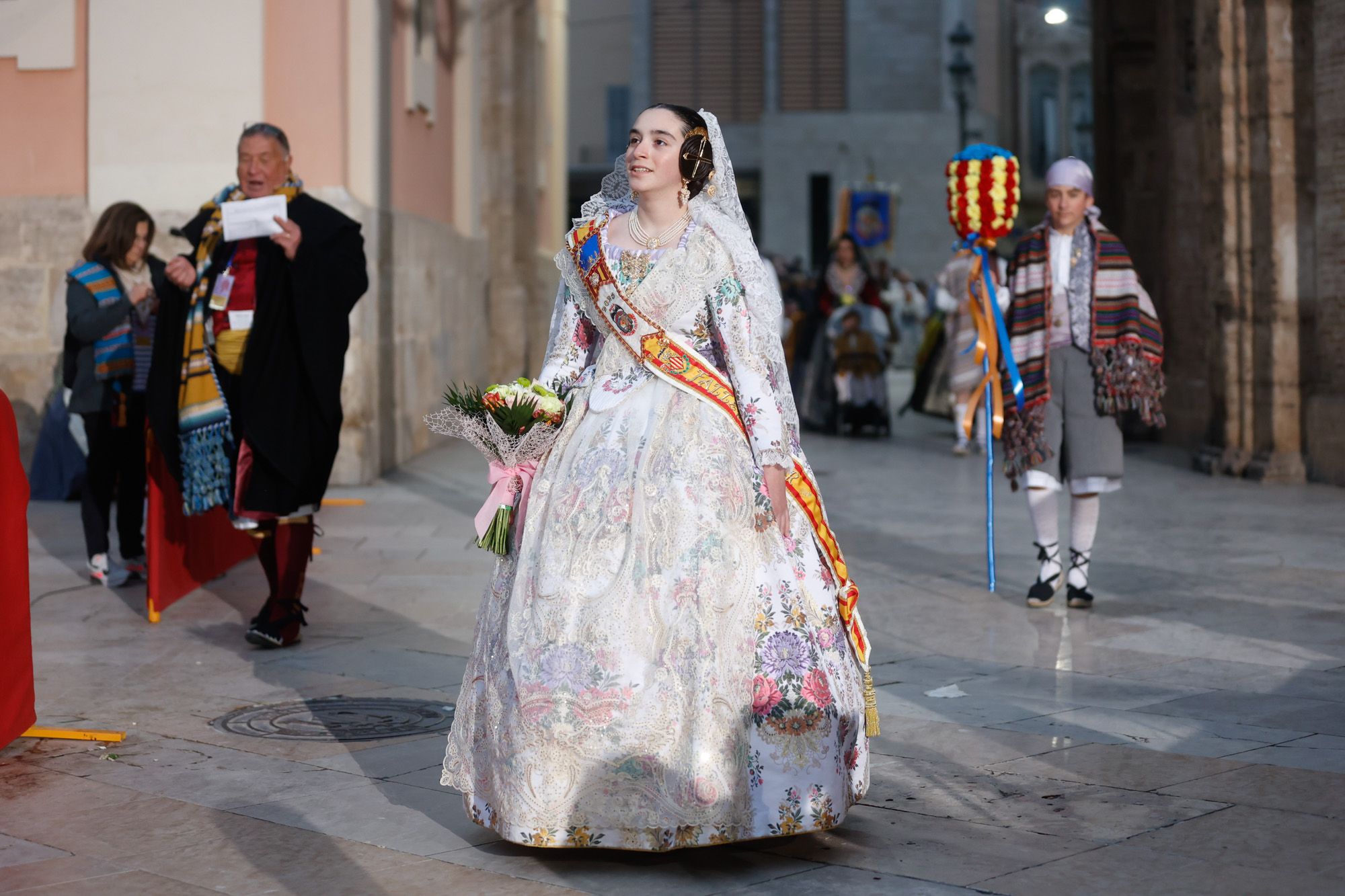 Falleras Mayores en la Ofrenda 2025. Día 17 (2/4)