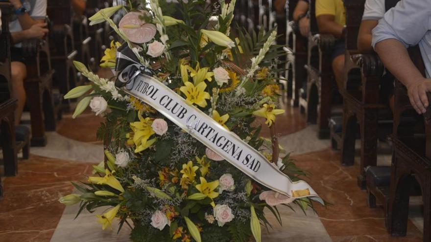 FC Cartagena: Ofrenda floral a la Virgen de la Caridad