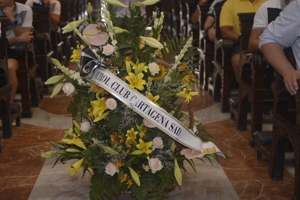 FC Cartagena: Ofrenda floral a la Virgen de la Car