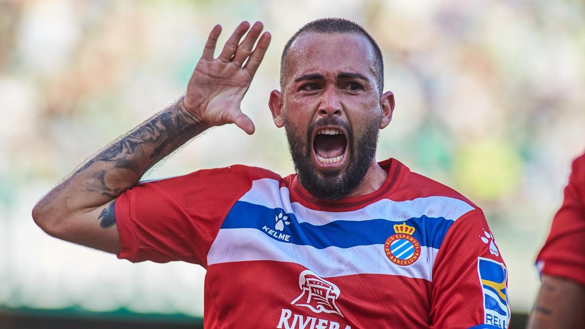 Aleix Vidal celebra el primer gol del Espanyol.