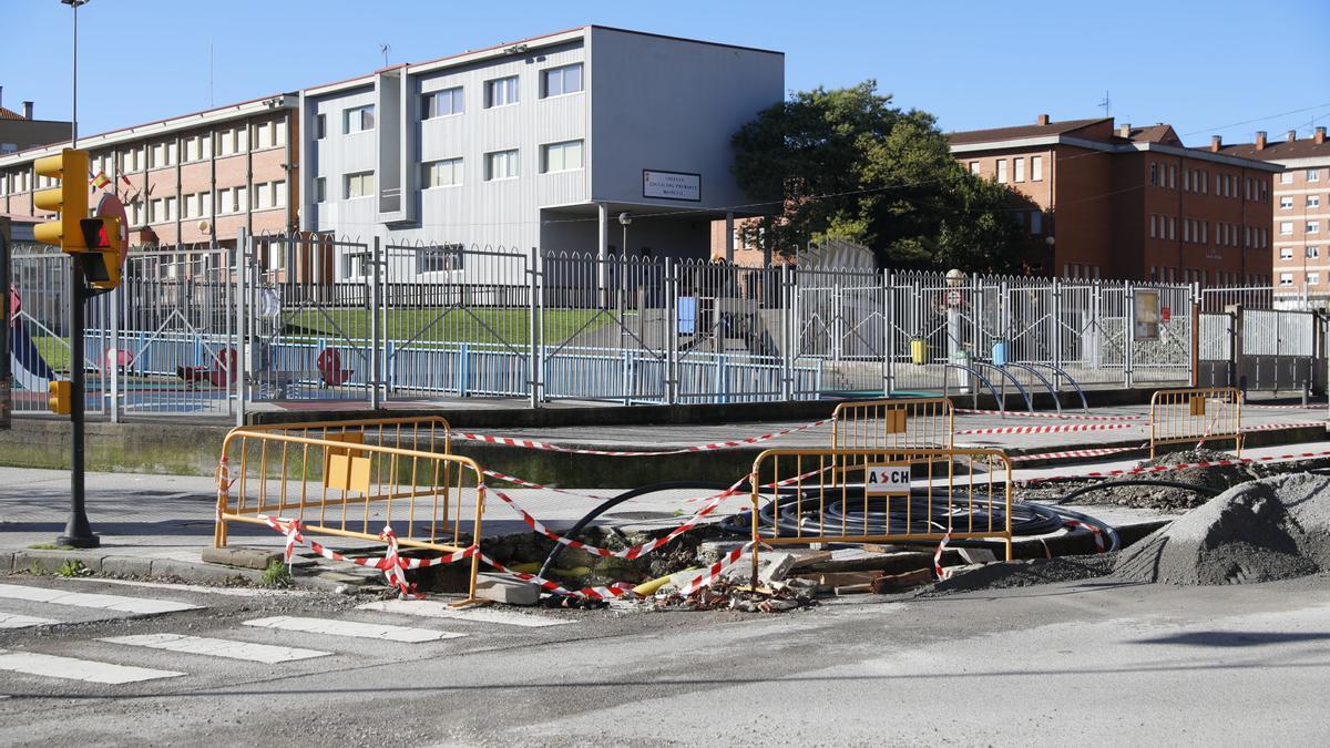 Obras en la calle Río Eo, delante del colegio Montevil,