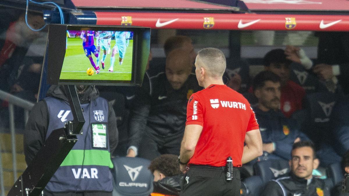 Diez años del VAR, la polémica herramienta tecnológica que cambió para siempre el fútbol