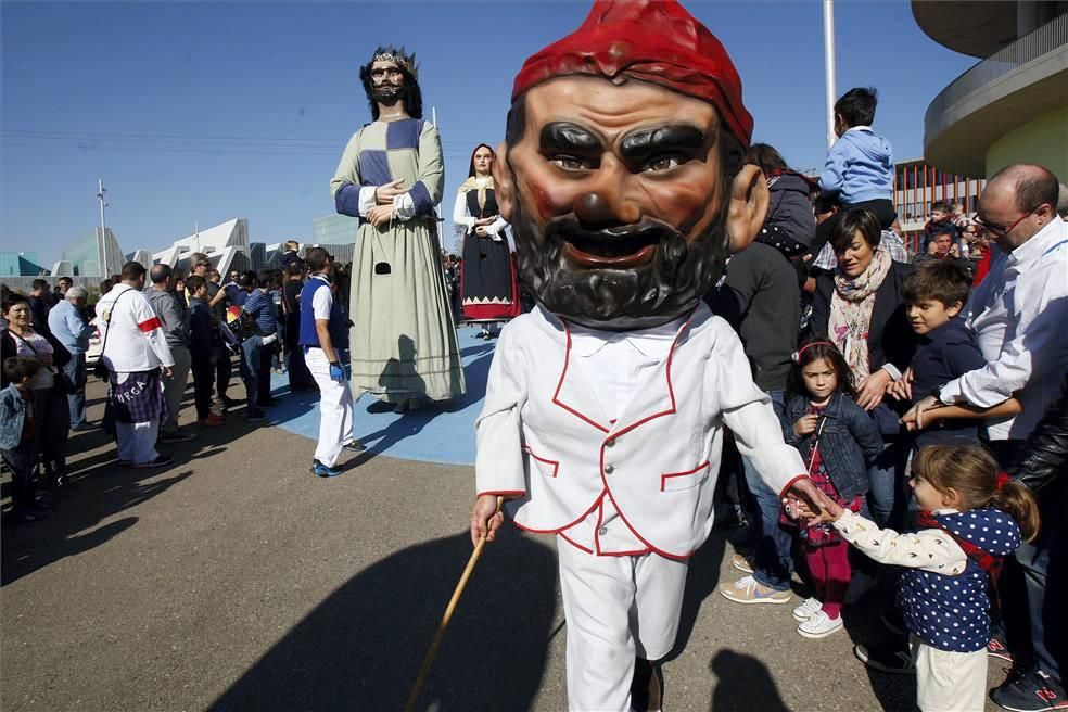 Gigantes y cabezudos en la Expo