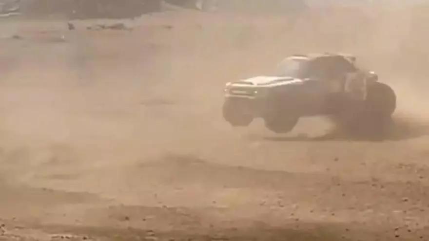 Calleja ya sabe cómo es realmente el Dakar: ¡Espectacular accidente con varias vueltas de campana!