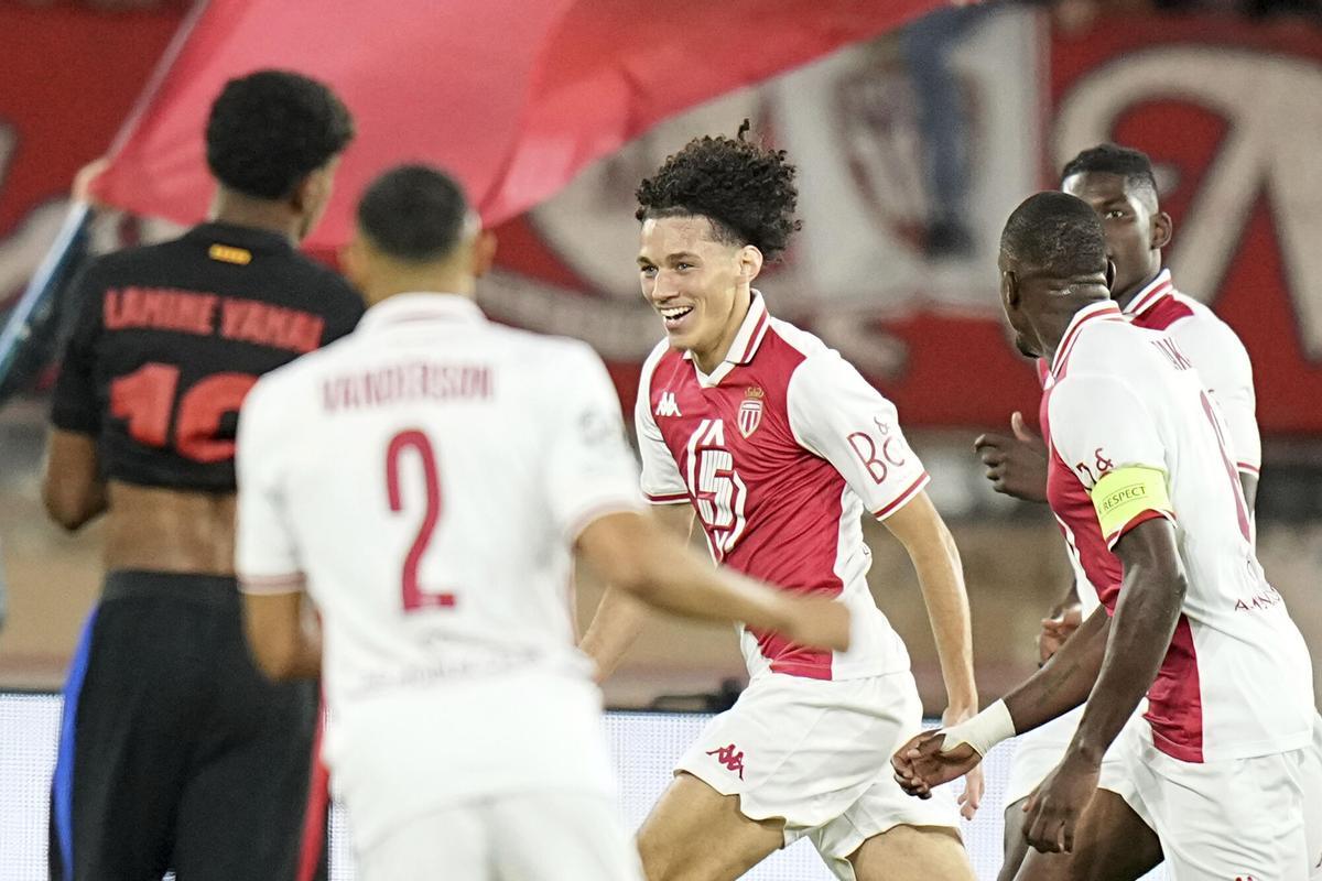 Monaco's Maghnes Akliouche, center, celebrates after scoring his side's opening goal during the Champions League opening phase soccer match between Monaco and Barcelona at the Louis II stadium, in Monaco, Monaco, Thursday, Sept. 19, 2024. (AP Photo/Laurent Cipriani) associated Press / LaPresse Only italy and Spain
