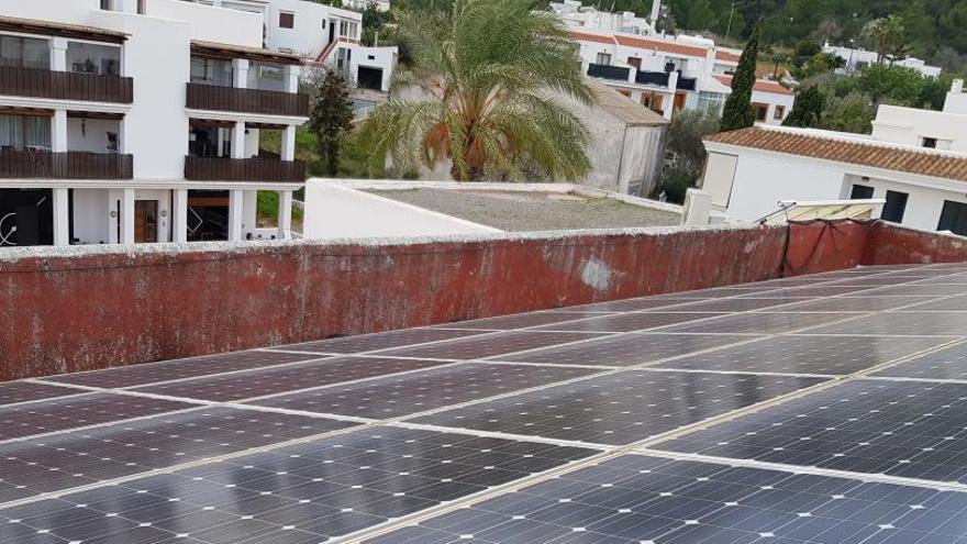 El Ayuntamiento de Sant Josep pone en marcha 45 placas solares