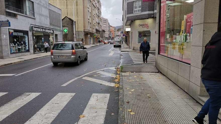 La calle Pazos Fontenla, principal arteria viaria de Bueu. // Santos Álvarez