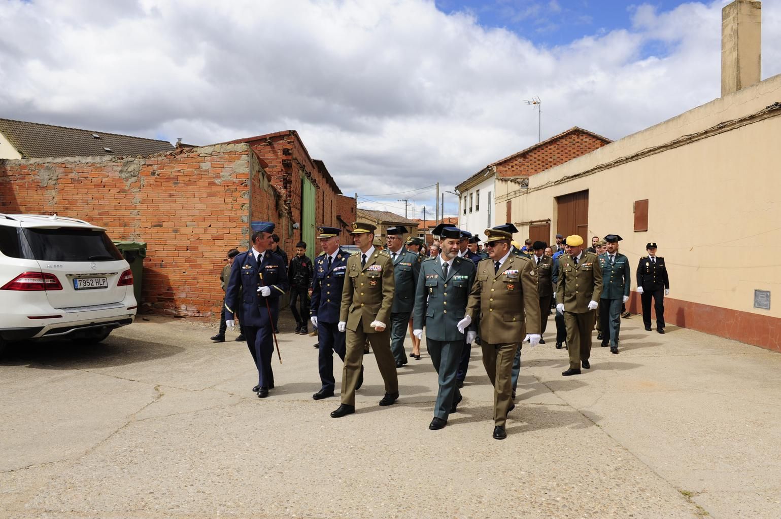 Izado de bandera en Burganes de Valverde