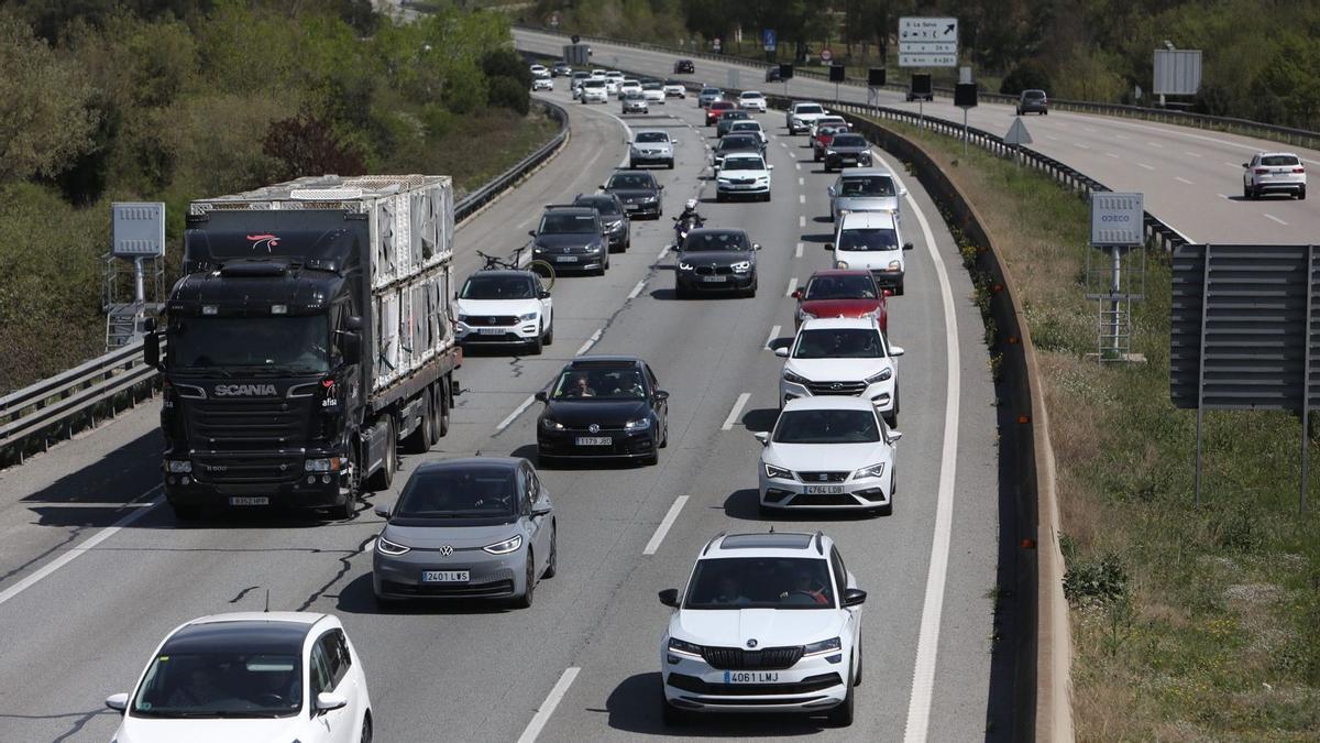 Operación retorno de Semana Santa: Tráfico en la AP-7 en dirección a Barcelona a la altura de Gelida