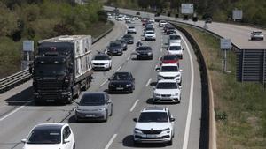 Operación retorno de Semana Santa: Tráfico en la AP-7 en dirección a Barcelona a la altura de Gelida. En la foto, vehículos en Maçanet.