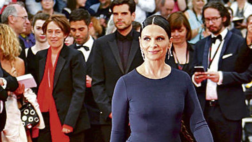 Juliette Binoche |  La veterana actriz y modelo francesa destacó en la alfombra roja.