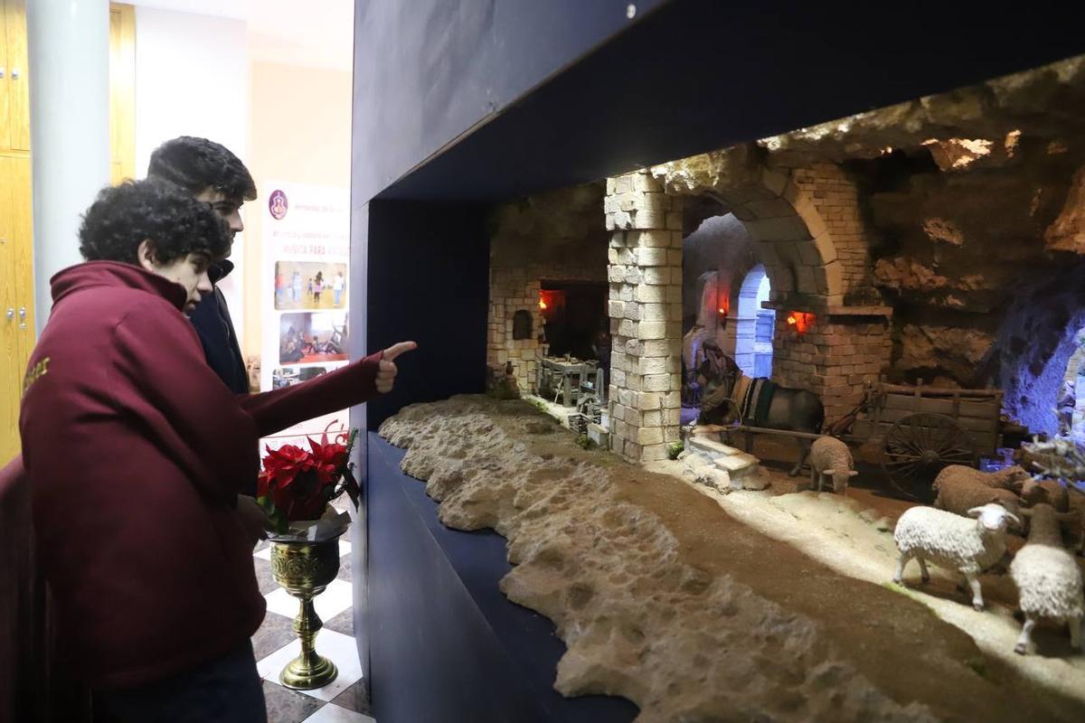 Los primeros premios del concurso de belenes de Cajasur 2024, en imágenes