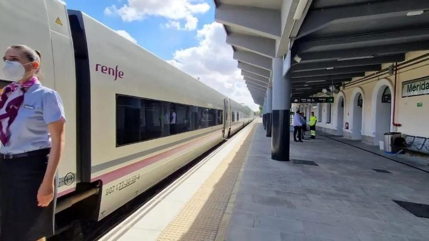 Retrasos en los trenes de Extremadura por una avería en las instalaciones de Aljucén
