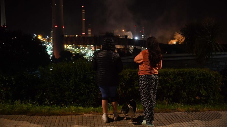 La refinería de A Coruña recobra la normalidad tras el incendio en la planta de Repsol
