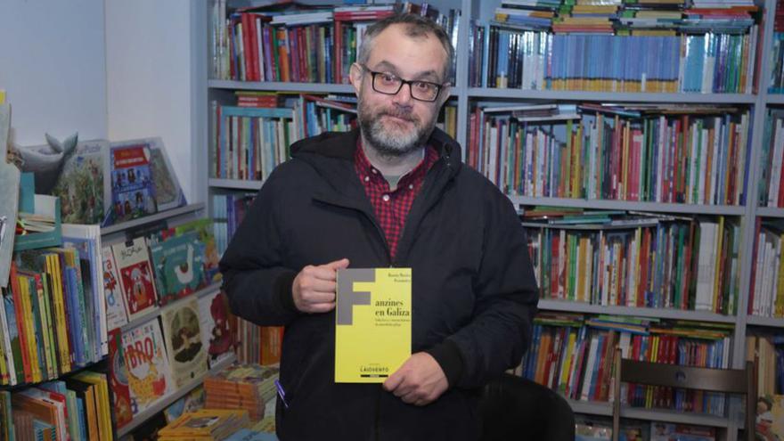 Ramón Mariño presenta su último libro, un repaso a la historia de la autoedición en Galicia