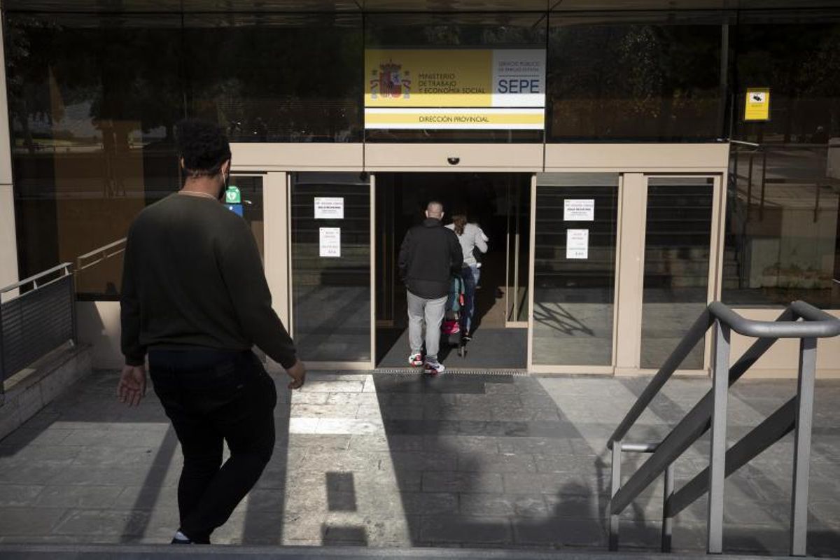 El SEPE ofrece una ayuda económica de hasta 3.000 euros para mujeres desempleadas mayores de 45 años.