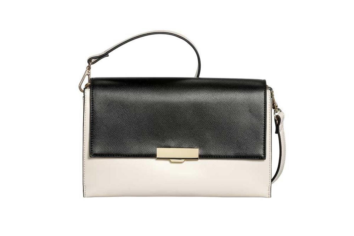 Bolso bicolor de C&amp;A. (Precio: 19, 90 euros)