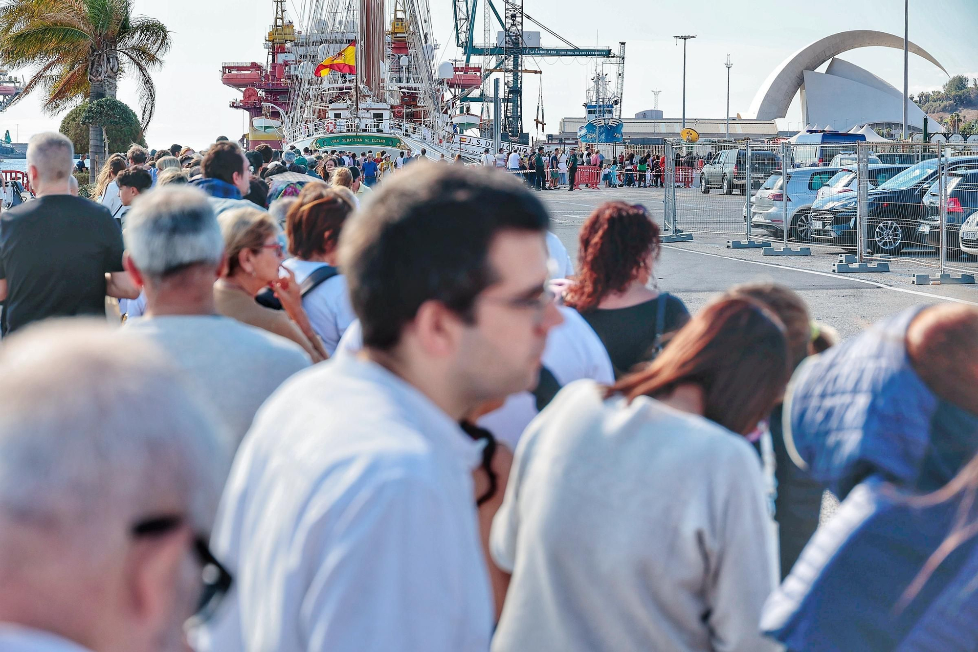 Queues outside the Juan Sebatián Elcano, the ship on which Princess Leonor was trained