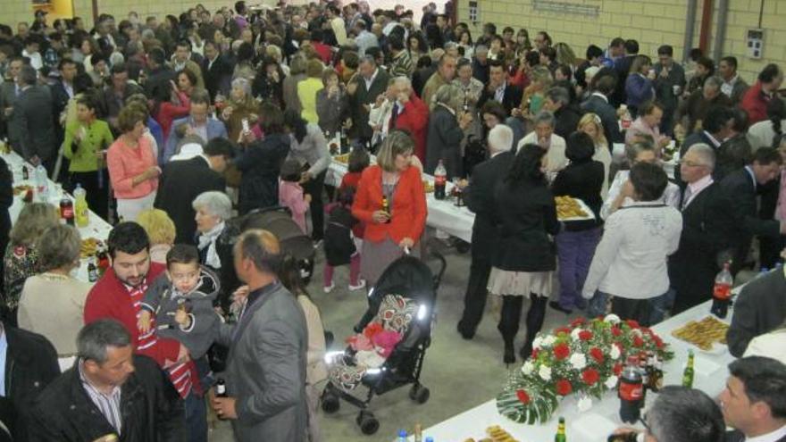 Vecinos de Santa Cristina de la Polvorosa, en una fiesta celebrada el pasado mes de mayo.